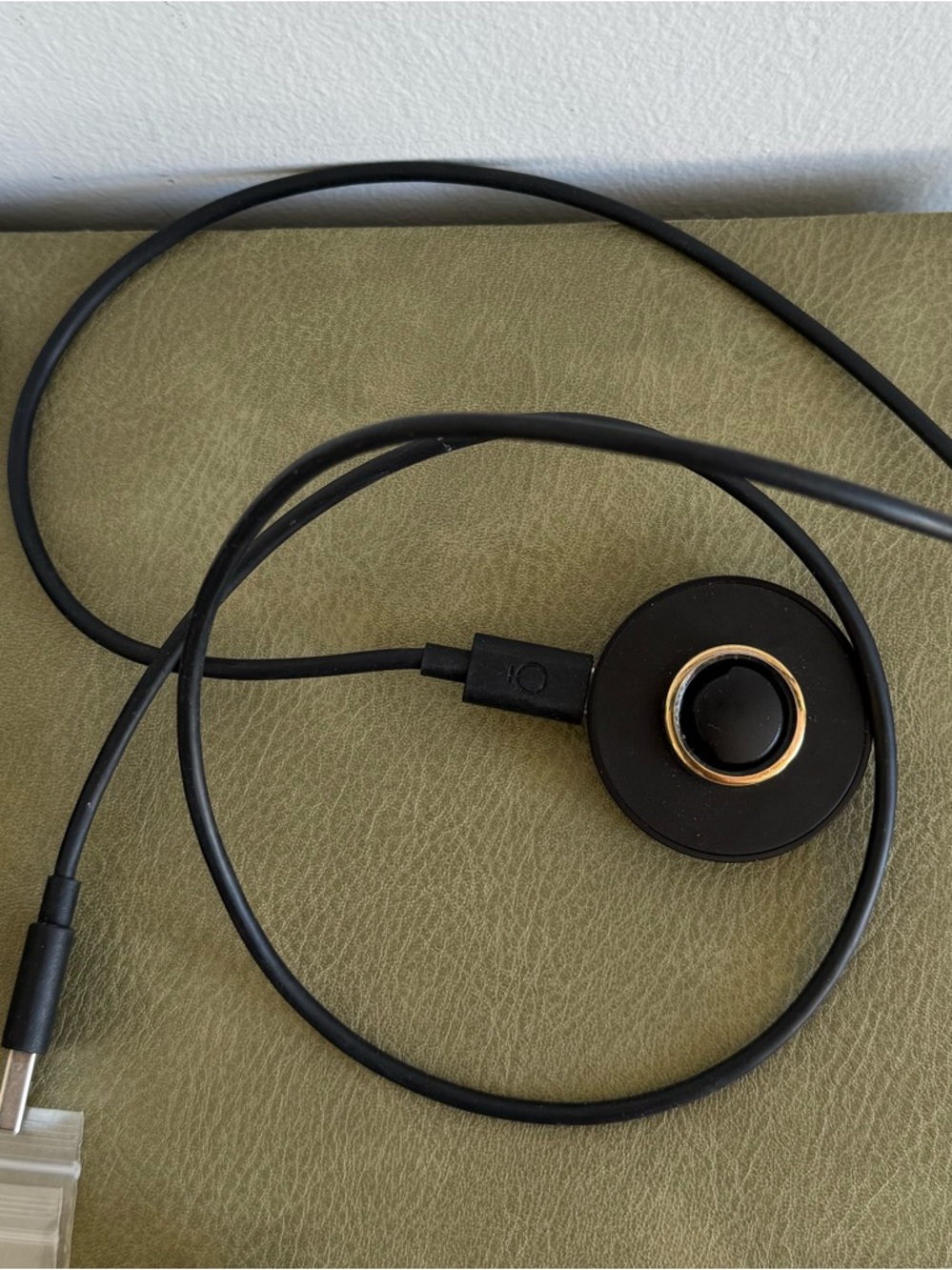 Oura Black and Gold Charging Cable Ring